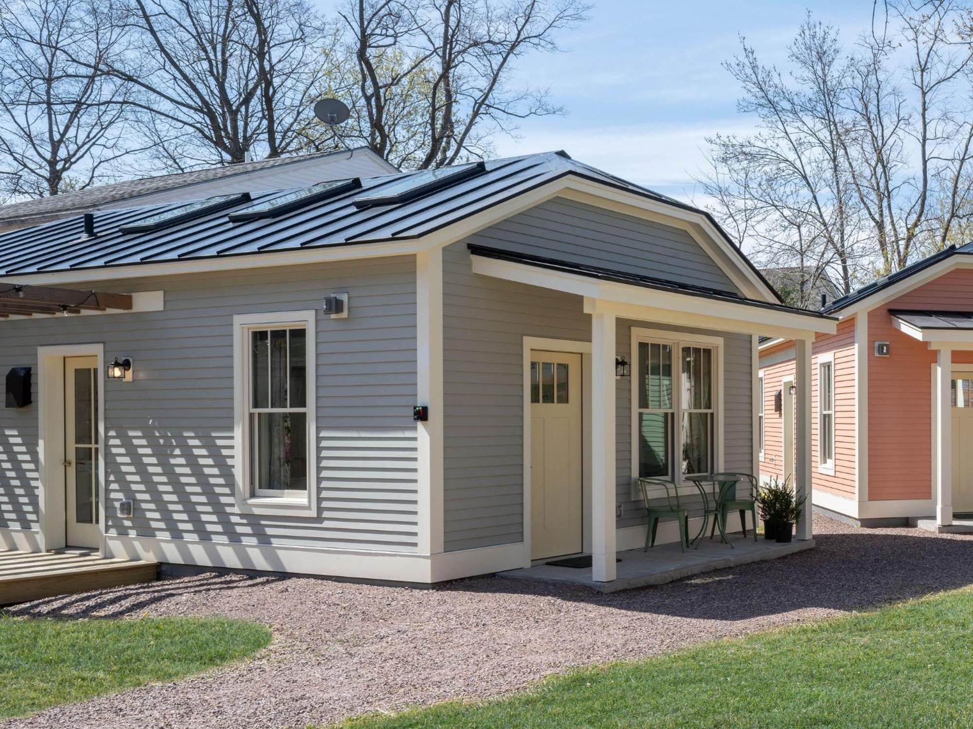 Queen City Bungalow & Cottages 伯灵顿 外观 照片