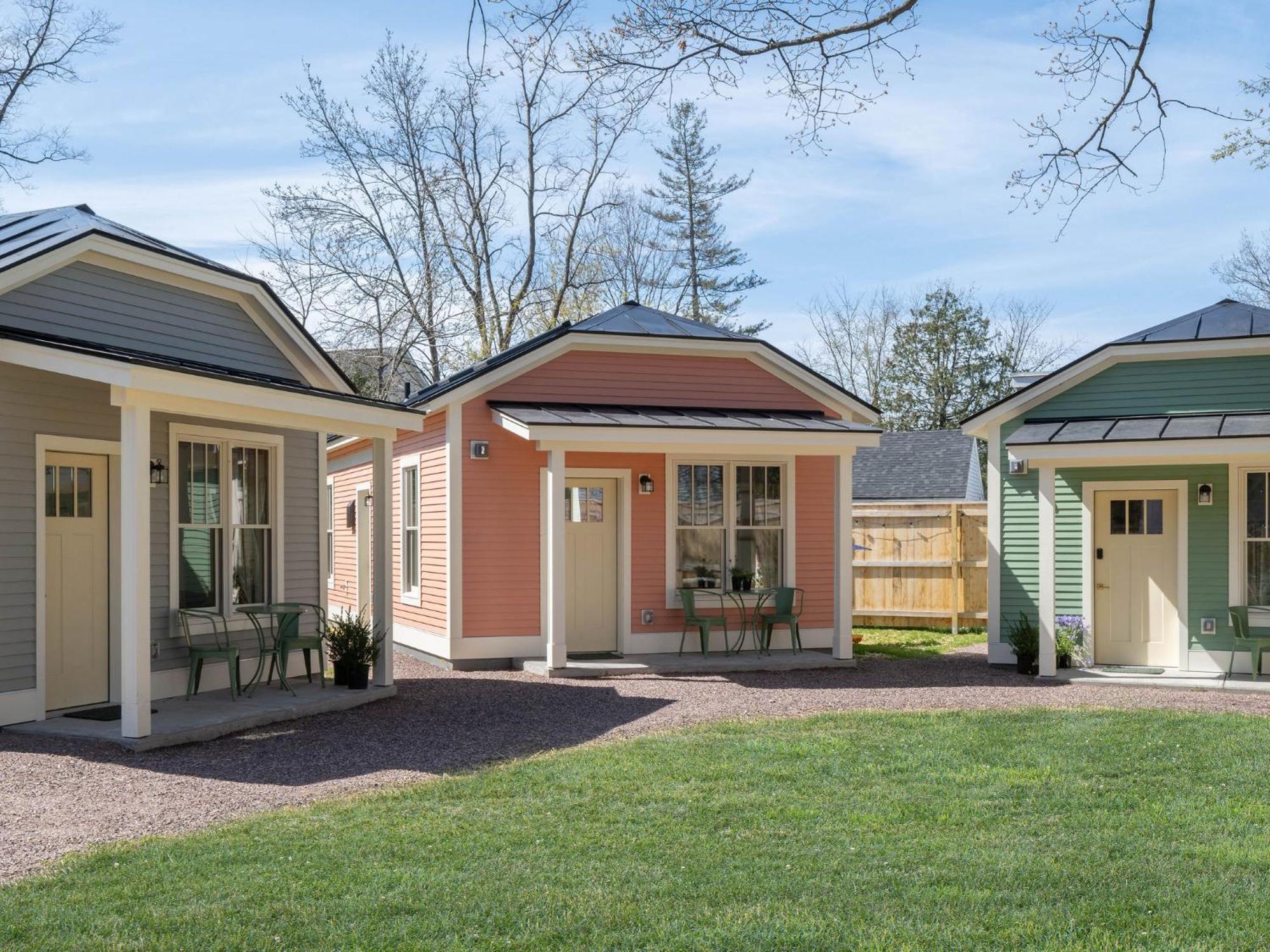Queen City Bungalow & Cottages 伯灵顿 外观 照片